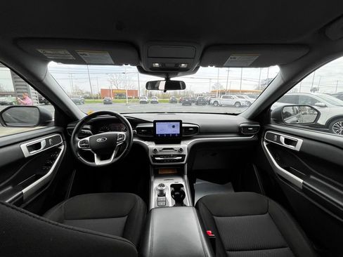 Used 2023 Ford Explorer XLT image 10