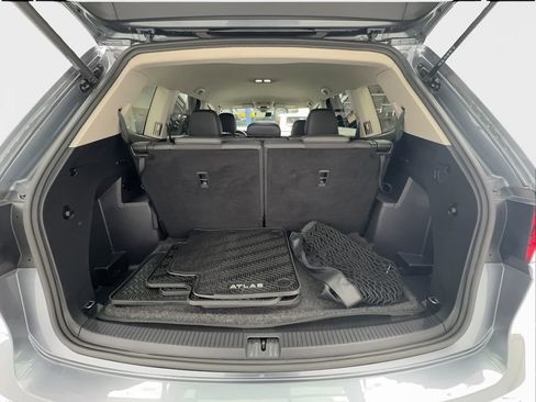 Used 2025 Volkswagen Atlas SE FWD image 16