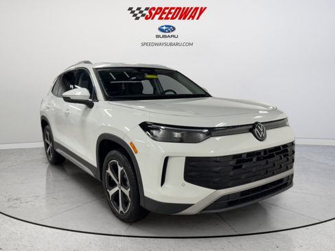 New 2026 Volkswagen Tiguan SE image 2