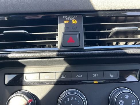 Used 2022 Volkswagen Taos SE image 25