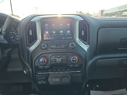 Used 2021 Chevrolet Silverado 1500 LT w/ Z71 Off-Road Package image 25