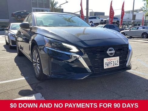 Used 2025 Nissan Altima 2.5 SV FWD image 3