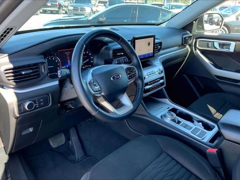 Used 2020 Ford Explorer XLT image 18