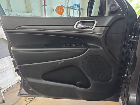 Used 2021 Jeep Grand Cherokee Limited w/ Premium Lighting Group AWD/4WD image 25