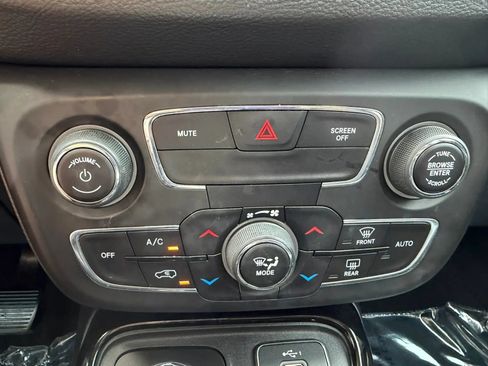 Used 2019 Jeep Compass Latitude AWD/4WD image 24