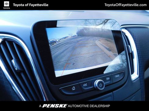 Used 2018 Chevrolet Malibu LT image 10