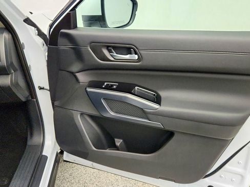 Used 2025 Nissan Pathfinder SL AWD/4WD image 24