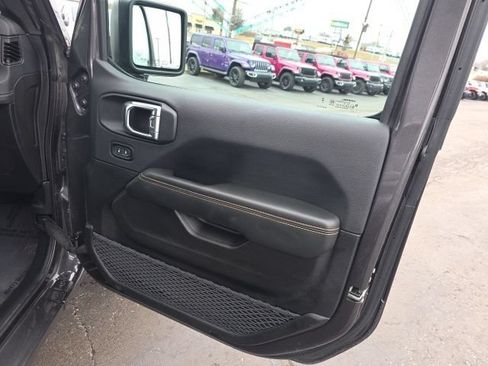 Used 2025 Jeep Wrangler Unlimited Sahara w/ Safety Group AWD/4WD image 40