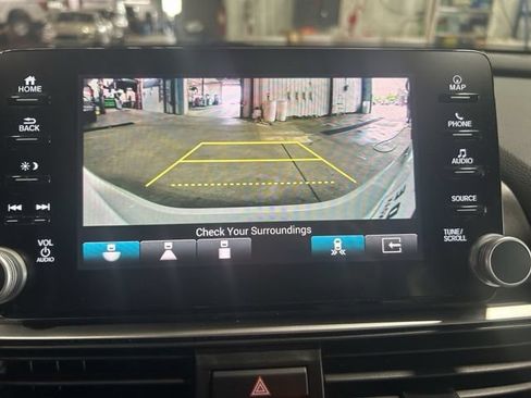Used 2018 Honda Accord Touring image 4