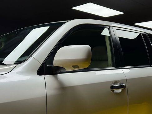 Used 2011 Lexus LX 570 4WD w/ Luxury Pkg image 9