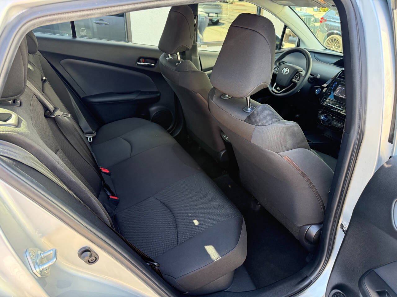 Used 2019 Toyota Prius L Eco FWD image 31