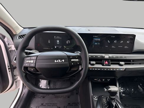 Used 2025 Kia K4 FWD image 42