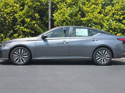 Used 2023 Nissan Altima 2.5 SV FWD image 7