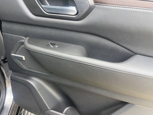 Used 2025 Nissan Armada SL image 25