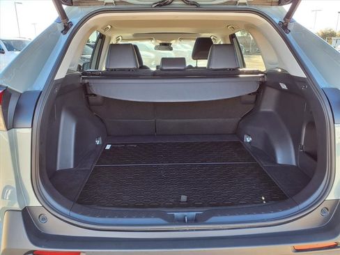 Used 2019 Toyota RAV4 XLE Premium image 7