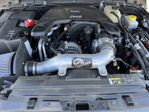 Used 2020 Jeep Wrangler Unlimited Sahara image 36