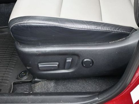 Used 2018 Toyota RAV4 Limited image 23