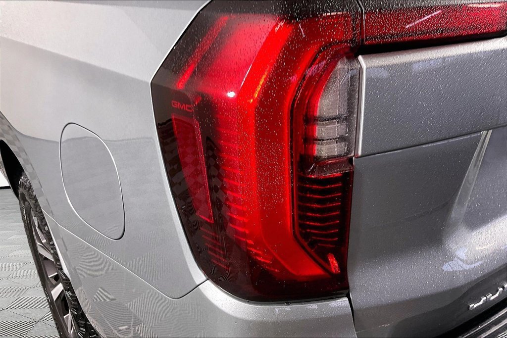 Used 2025 GMC Yukon AT4 Ultimate w/ LPO, Floor Liner Package AWD/4WD image 19