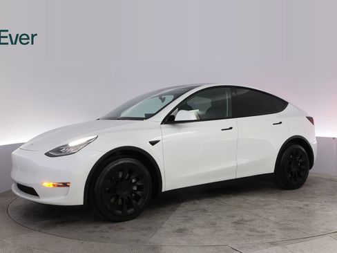 Used 2021 Tesla Model Y Long Range AWD/4WD image 18