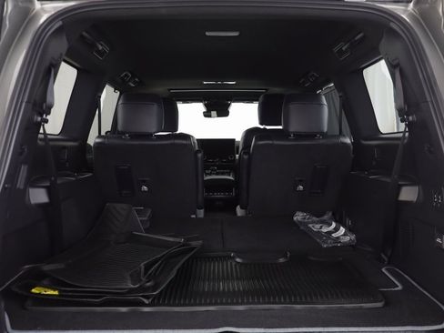 Used 2024 Lexus GX 550 w/ Accessory Package (Z1) image 18