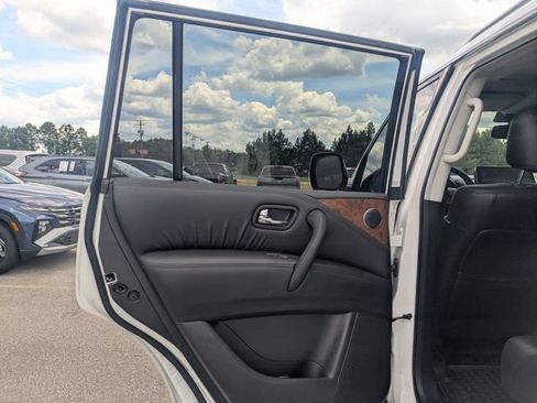 Used 2024 Nissan Armada SL w/ Captain's Chairs Package AWD/4WD image 28