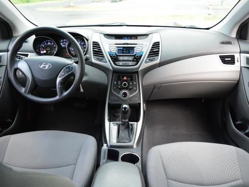 Used 2016 Hyundai Elantra SE FWD image 18