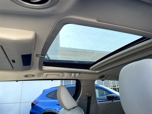 Used 2019 Toyota Sienna Limited Premium w/ Carpet Mat Package AWD/4WD image 9
