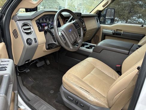 Used 2013 Ford F250 Lariat w/ Chrome Pkg image 9