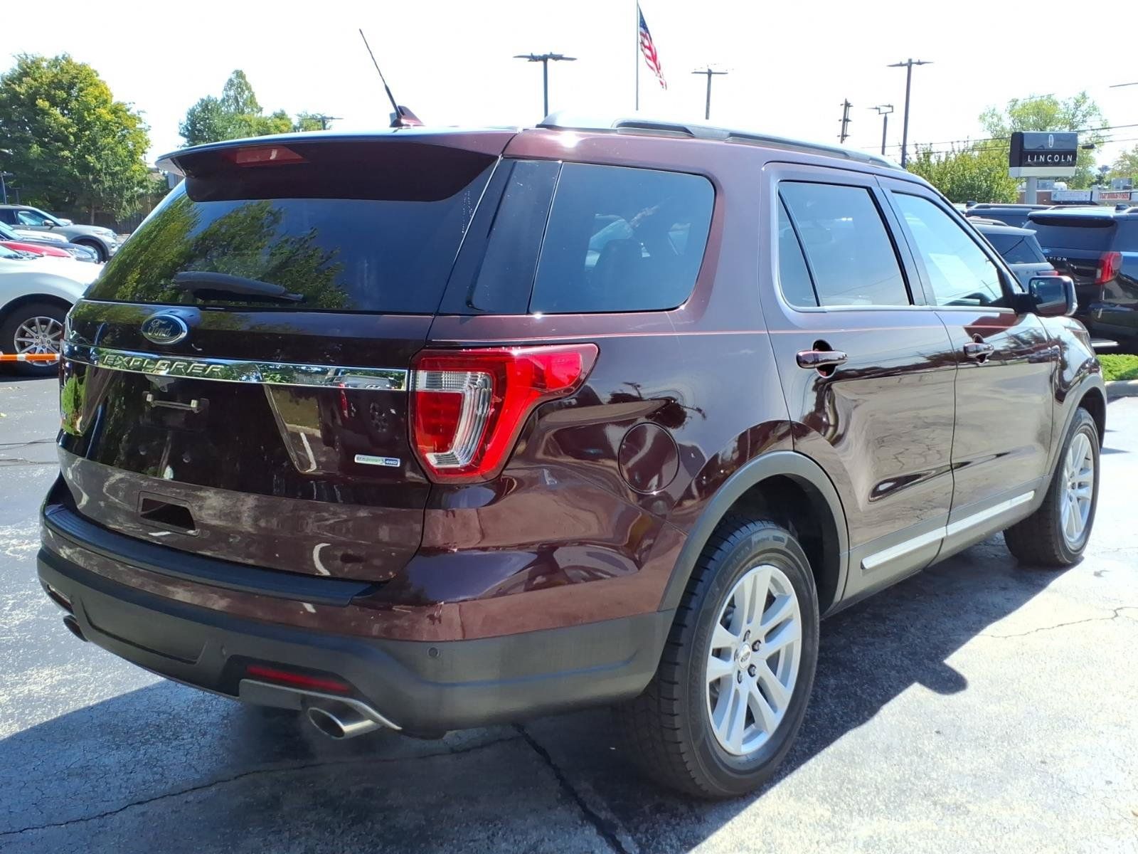 Certified 2019 Ford Explorer XLT w/ Equipment Group 202A AWD/4WD image 4