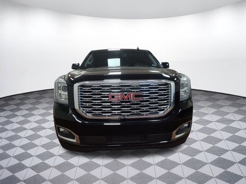 Used 2020 GMC Yukon Denali w/ Denali Premium Package image 5