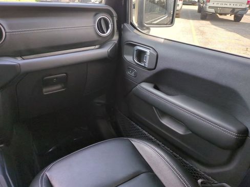 Used 2023 Jeep Wrangler Unlimited Sahara image 17