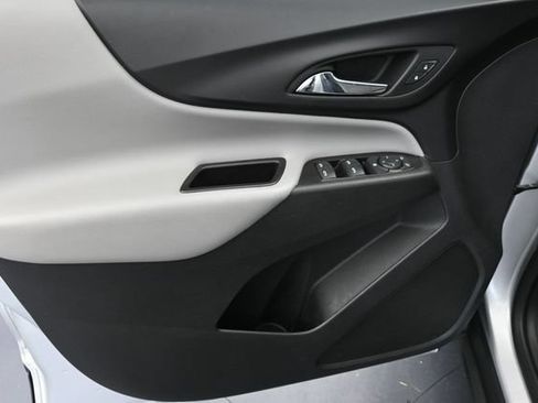 Used 2022 Chevrolet Equinox LS FWD image 25
