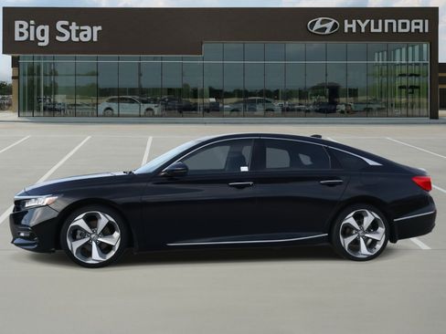 Used 2018 Honda Accord Touring image 2