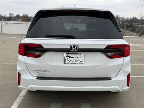 Certified 2026 Honda Odyssey EX-L image 5