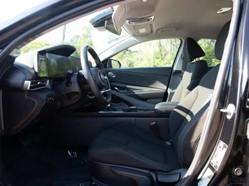 Used 2023 Hyundai Elantra SEL w/ Convenience Package FWD image 20