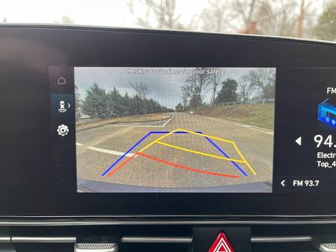 Used 2023 Hyundai Elantra SEL w/ Convenience Package image 19