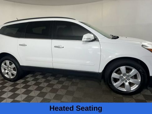 Used 2016 Chevrolet Traverse LT w/ Style and Technology Package FWD image 3