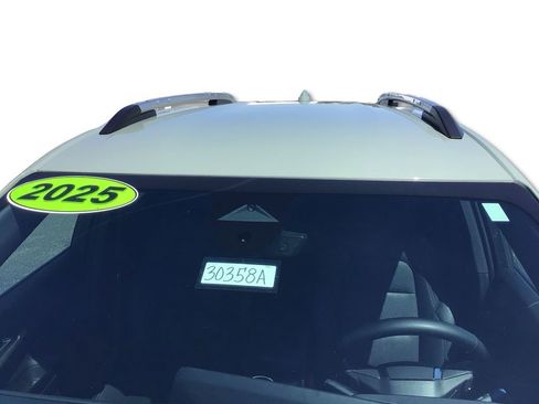 Used 2025 Chevrolet Equinox LT w/ Convenience Package II AWD/4WD image 12