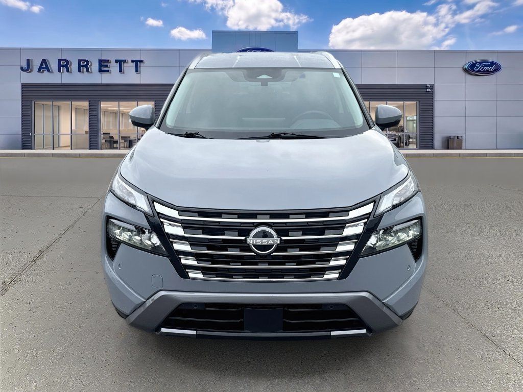 Used 2025 Nissan Rogue SL AWD/4WD image 2