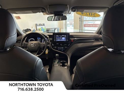 Used 2024 Toyota Camry SE image 32