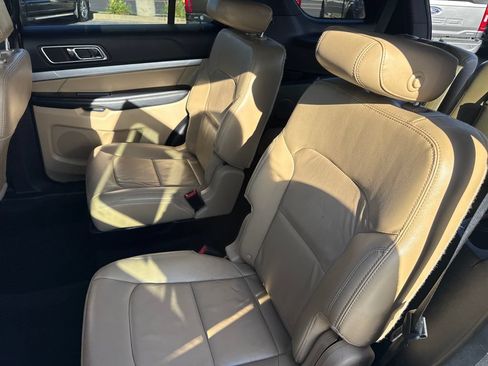 Used 2017 Ford Explorer XLT w/ Equipment Group 202A AWD/4WD image 21