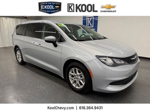 Used 2023 Chrysler Voyager LX FWD image 1