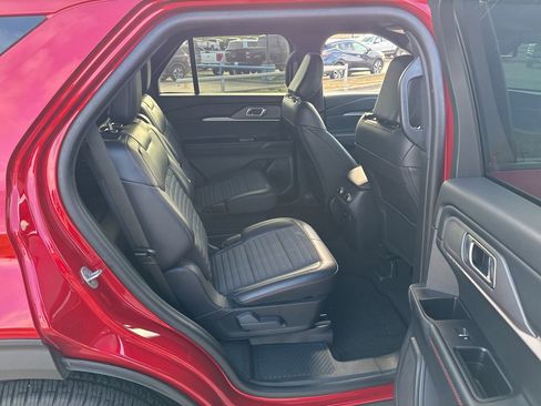 Used 2025 Ford Explorer ST-Line w/ Premium Package image 12