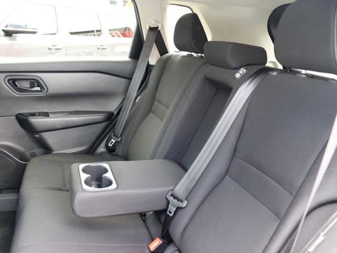 Used 2024 Nissan Rogue S image 21