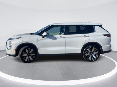 Used 2025 Mitsubishi Outlander SE AWD/4WD image 4