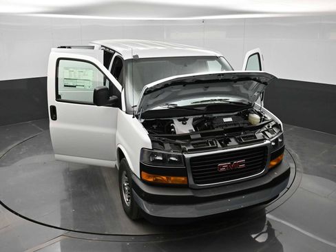 New 2026 GMC Savana 3500 Extended RWD image 36