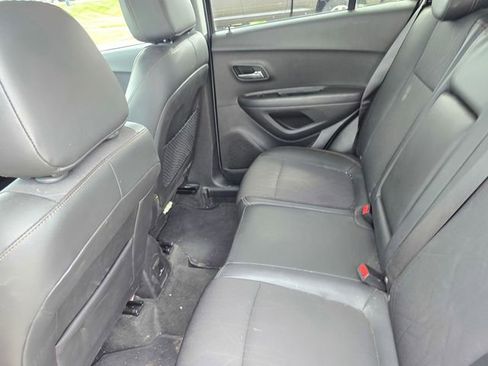 Used 2020 Chevrolet Trax LT w/ Sun & Sound Package AWD/4WD image 13