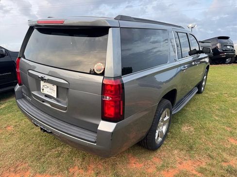 Used 2020 Chevrolet Suburban LT w/ Luxury Package RWD image 6