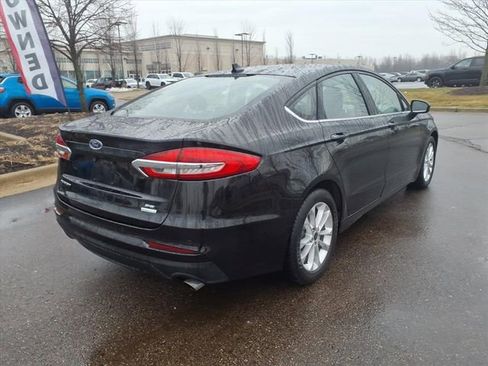 Used 2020 Ford Fusion SE image 4