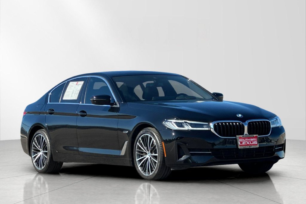 Used 2023 BMW 530e w/ Executive Package RWD image 8